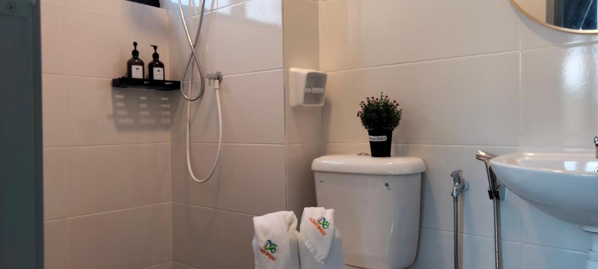 Homestay Modern 2-storey Townhouse, Taman Orkid I Homebrickz