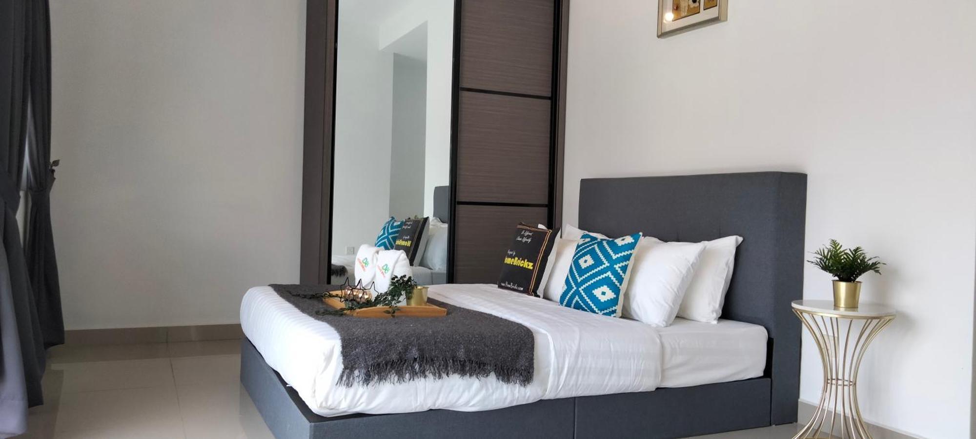 Homestay Modern 2-storey Townhouse, Taman Orkid I Homebrickz *