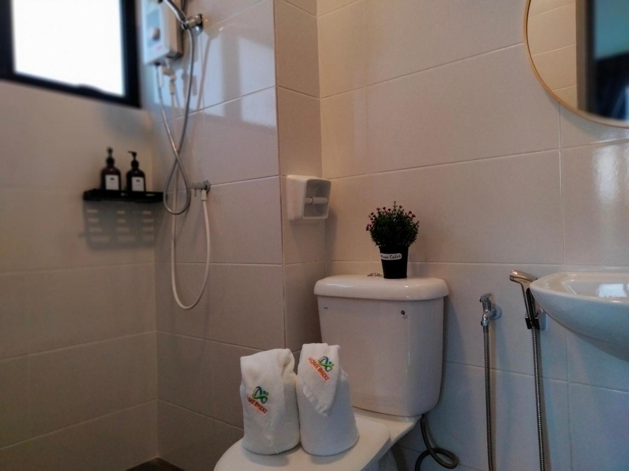 Modern 2-storey Townhouse, Taman Orkid I Homebrickz Homestay Sepang