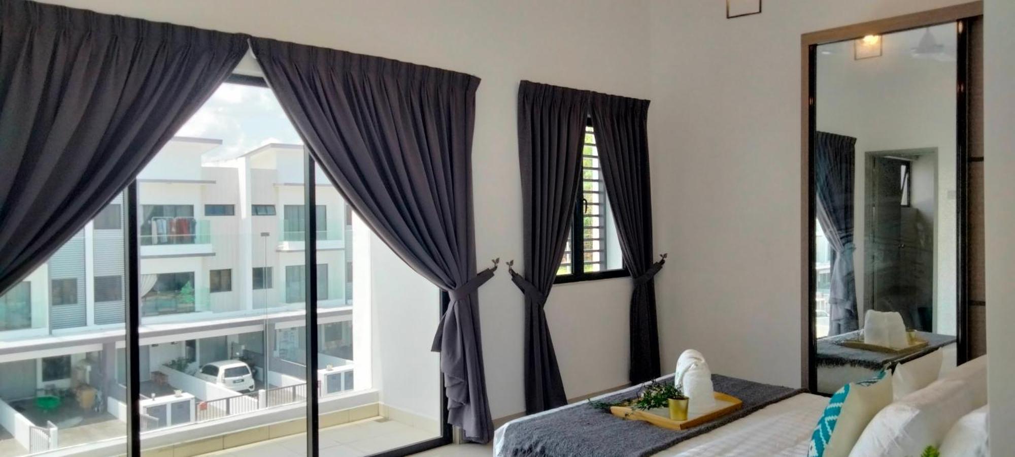 Homestay Modern 2-storey Townhouse, Taman Orkid I Homebrickz *