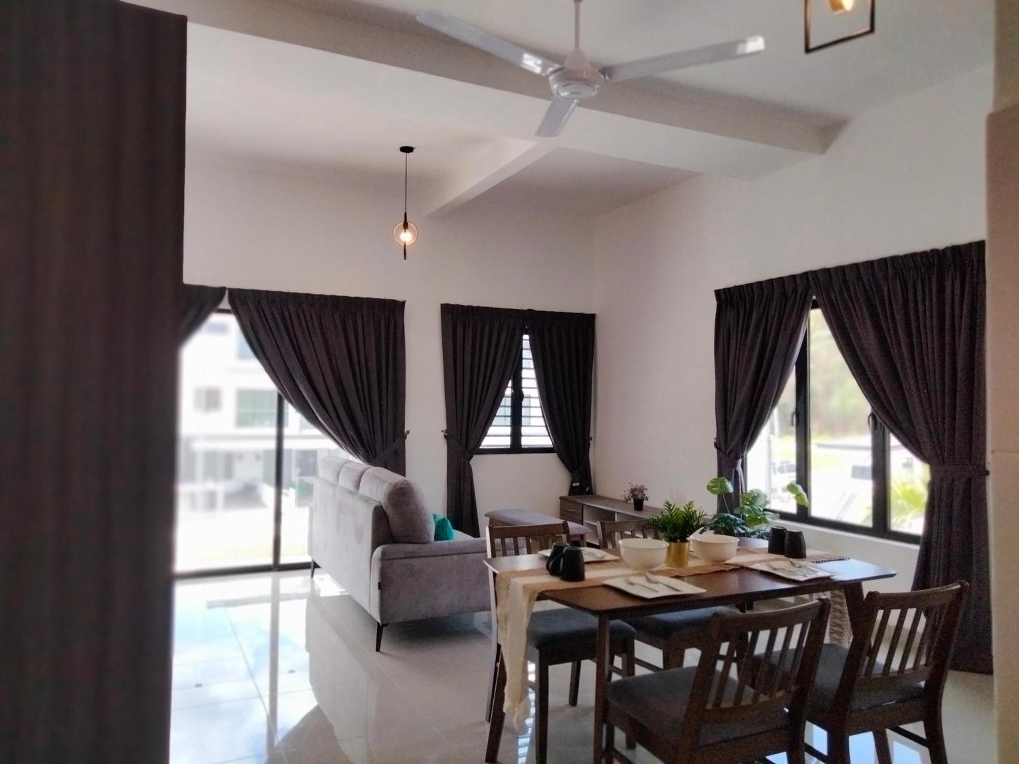 Modern 2-storey Townhouse, Taman Orkid I Homebrickz Homestay Sepang