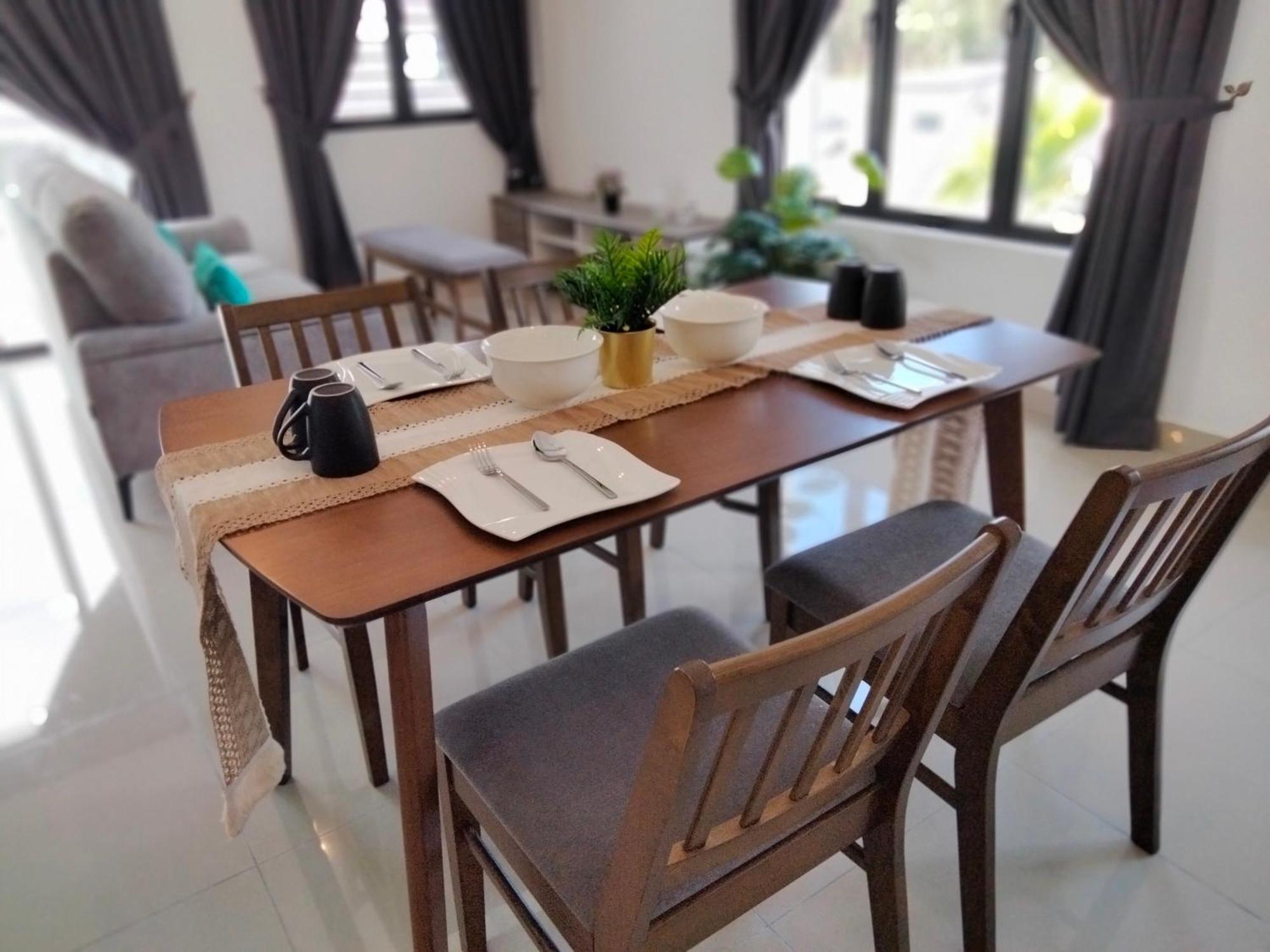 Homestay Modern 2-storey Townhouse, Taman Orkid I Homebrickz Sepang