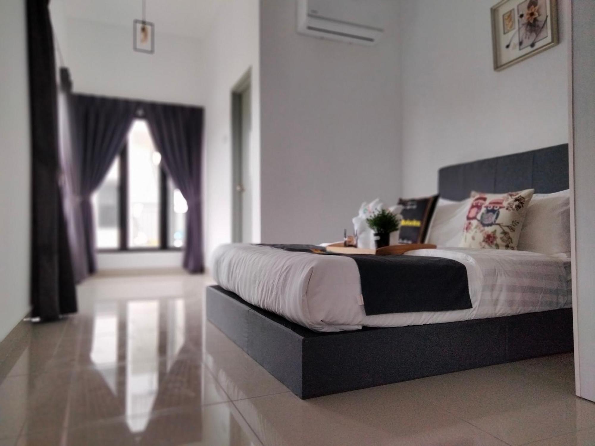 Modern 2-storey Townhouse, Taman Orkid I Homebrickz Homestay