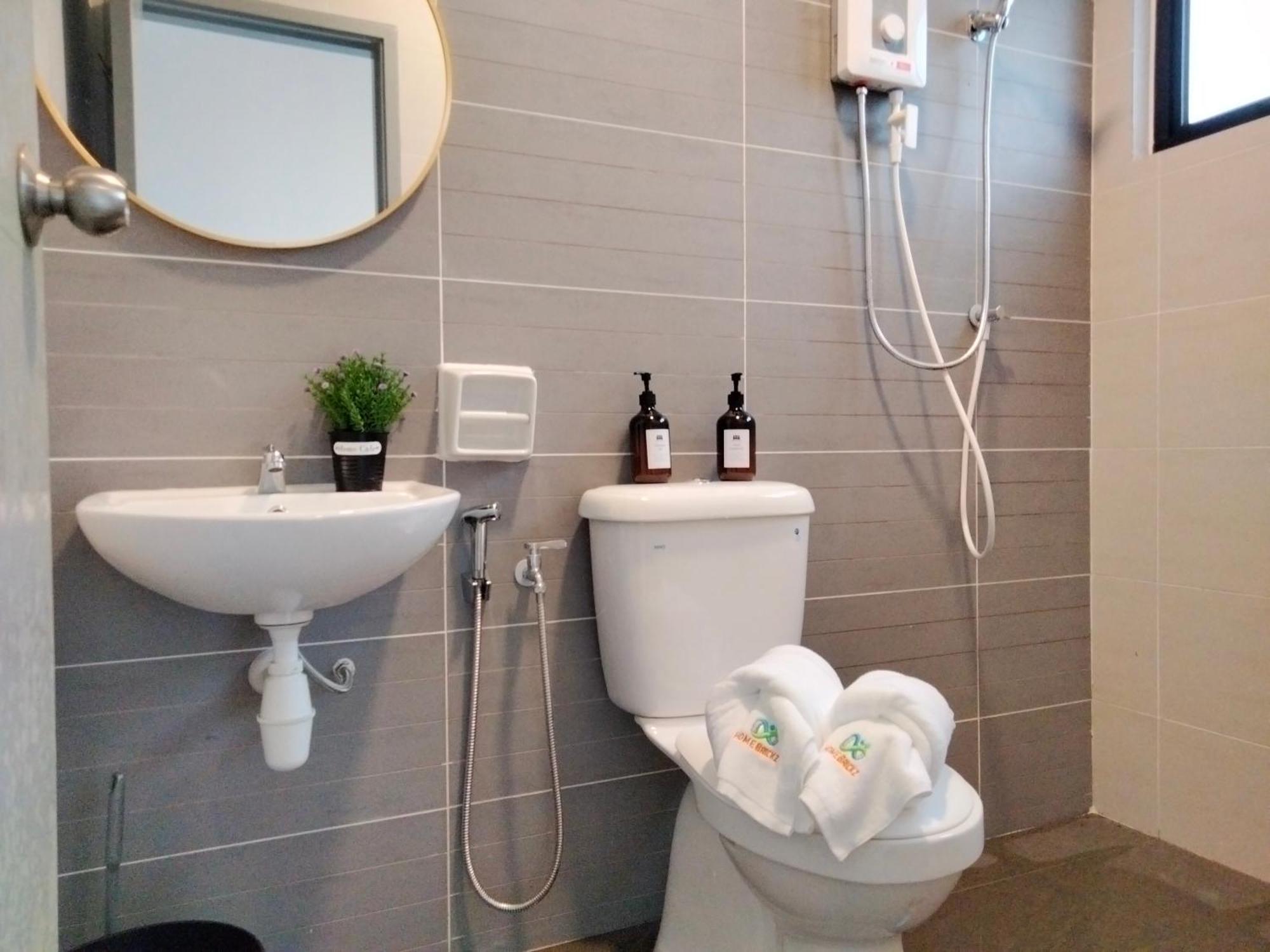 Homestay Modern 2-storey Townhouse, Taman Orkid I Homebrickz
